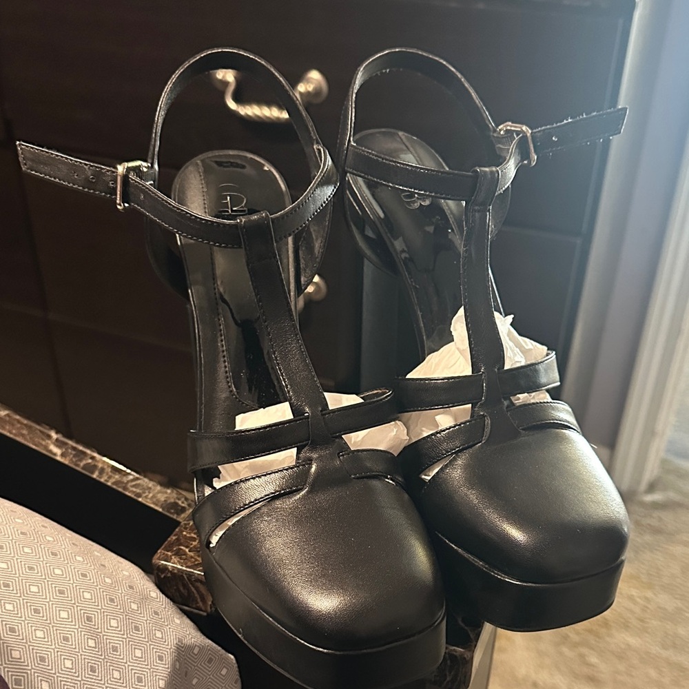 GB Chic Black T-Strap Women's Heels